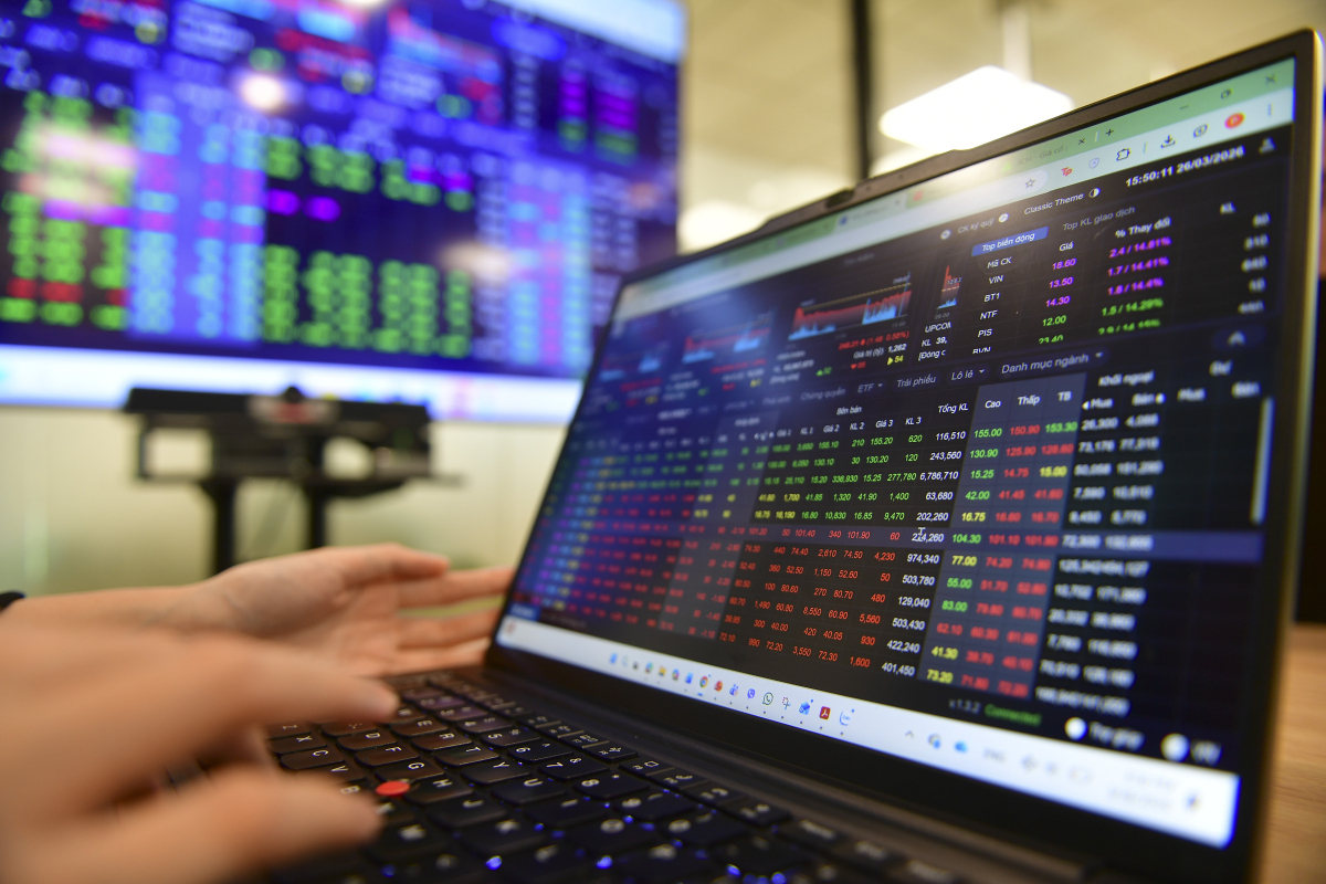 VN-Index lên cao nhất nửa tháng