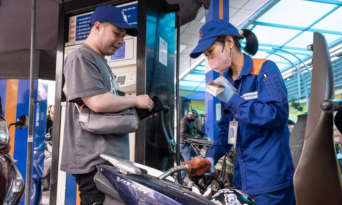 Ngân sách có thể tạm ứng tới 4.000-5.000 mỗi lít xăng dầu