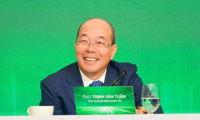 Ông Trịnh Văn Tuấn tại phiên họp thường niên sáng 15/4. Ảnh: OCB