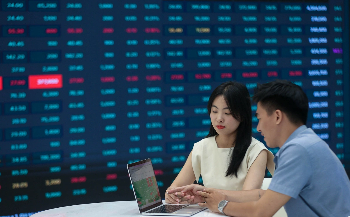 VN-Index lên cao nhất một tháng rưỡi