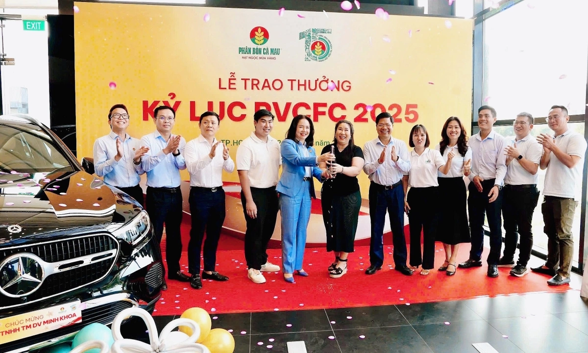 PVCFC tặng ôtô cho đại lý đạt kỷ lục tiêu thụ NPK Cà Mau