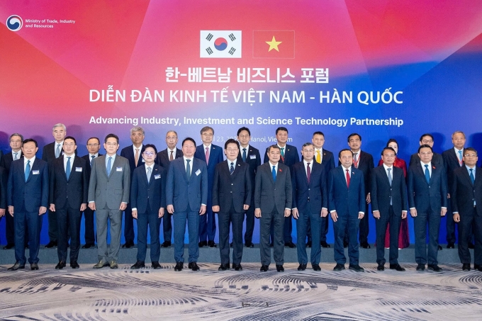 Thủ tướng Lê Minh Hưng và Tổng thống Hàn Quốc Lee Jae Myung cùng đại diện doanh nghiệp hai nước dự Tọa đàm bàn tròn. Ảnh: BIDV