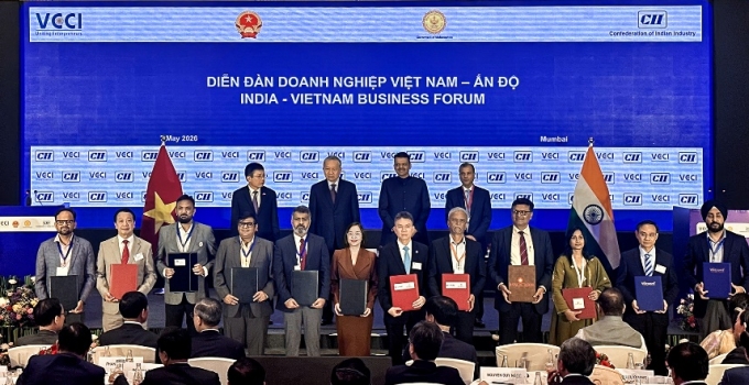Đại diện Vinpearl và các đối tác Ấn Độ trao biên bản ghi nhớ hợp tác. Ảnh: Vinpearl