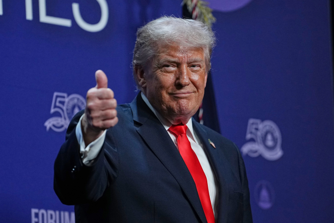 Tổng thống Mỹ Donald Trump tại Trung tâm Nghệ thuật Biểu diễn Raymond F. Kravis ở West Palm Beach, bang Florida, hôm 1/5. Ảnh: AP