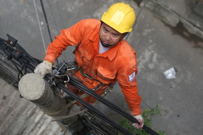 Đề xuất chuyển dần phần lỗ của Tập đoàn Điện lực Việt Nam vào giá điện Đề xuất chuyển dần phần lỗ của Tập đoàn Điện lực Việt Nam vào giá điện