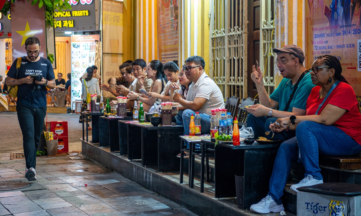 Hà Nội có thể cho thuê vỉa hè 45.000 đồng một m2 mỗi tháng để kinh doanh
