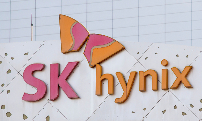 Logo của SK Hynix tại nhà máy ở Icheon, Hàn Quốc ngày 23/4. Ảnh: Reuters