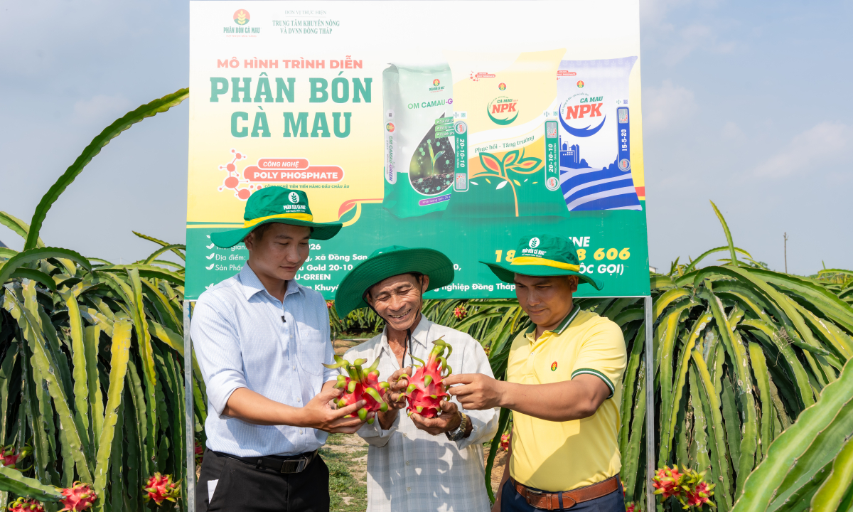 PVCFC tặng quà cho nông dân mua Phân bón Cà Mau