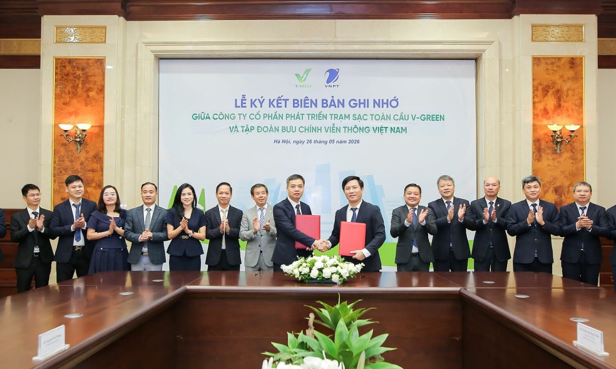 V-Green hợp tác VNPT làm trạm sạc, tủ đổi pin xe điện