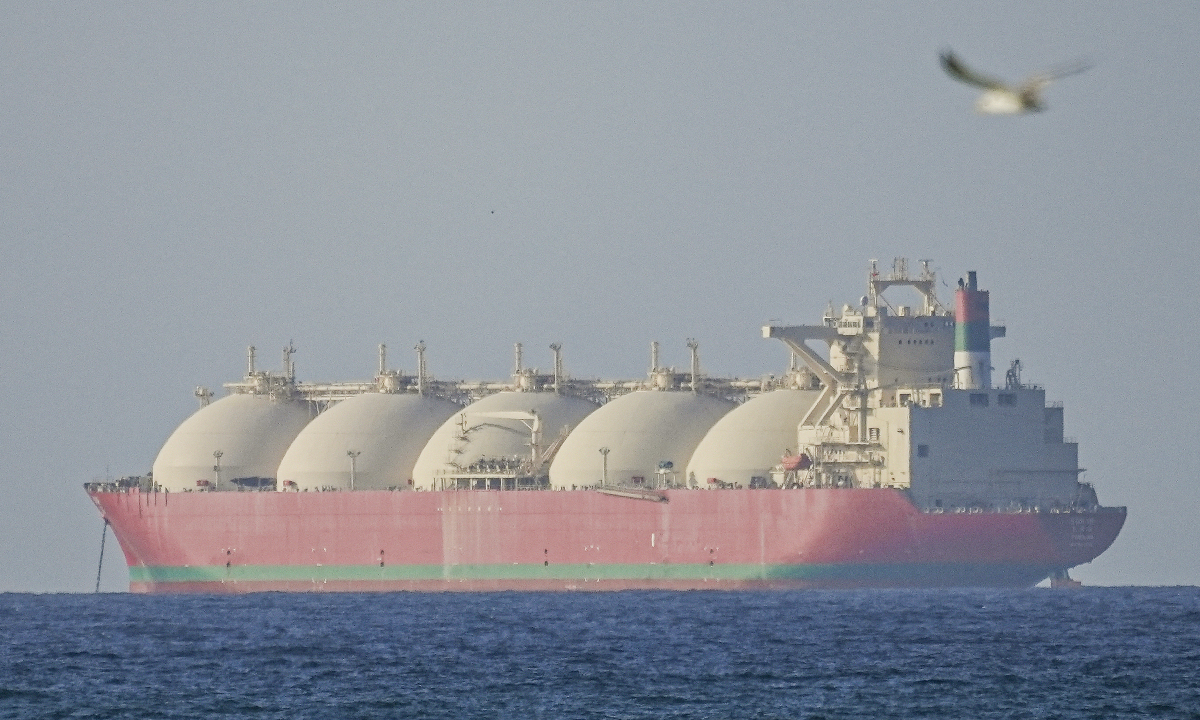 Hình ảnh tàu thuyền qua eo biển Hormuz