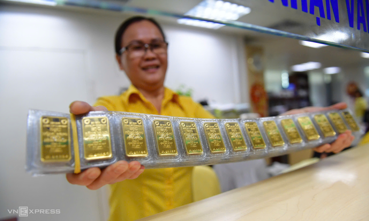 Giá vàng tiếp tục lùi về dưới 154 triệu đồng