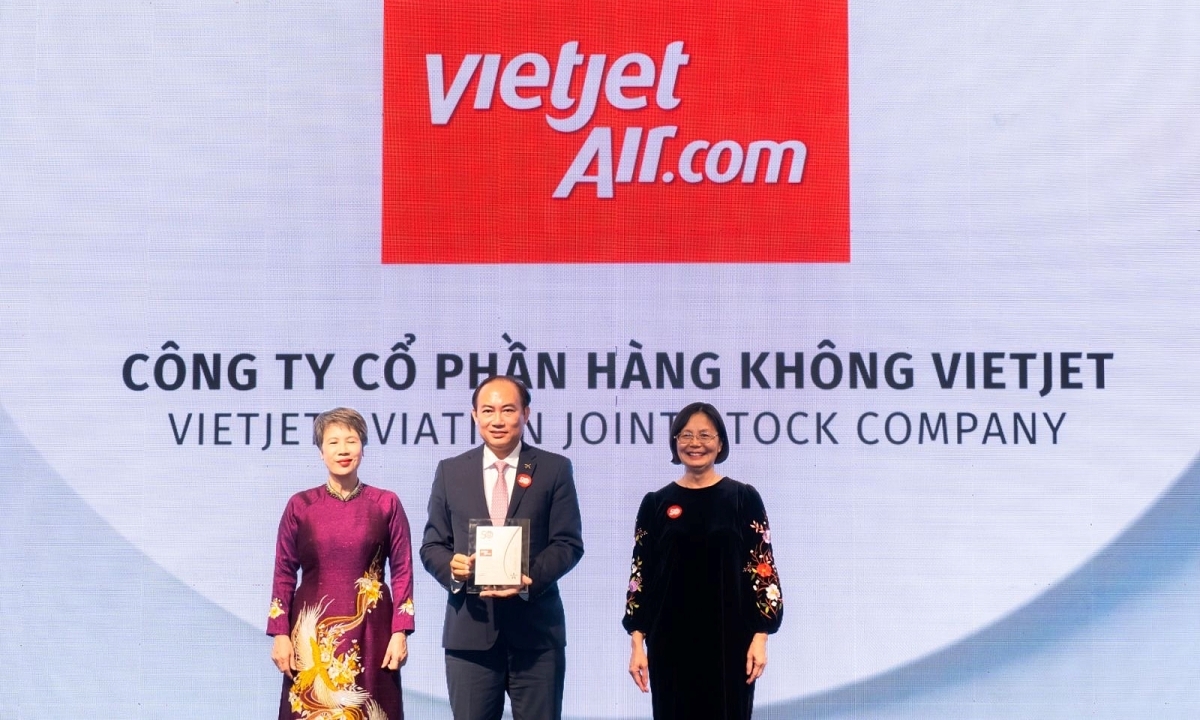 Vietjet nhận hai giải thưởng phát triển bền vững CSA 2026