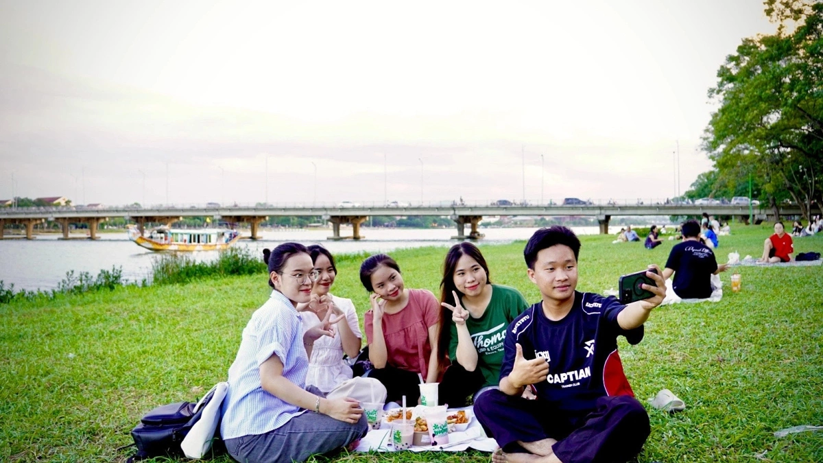 Kinh tế Xã hội Hạ tầng Bất động sản Du lịch Chuyển đổi số trợ lực tăng trưởng du lịch Huế