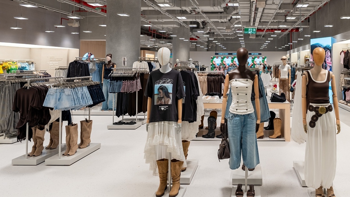 Bên trong cửa hàng Bershka đầu tiên tại Việt Nam