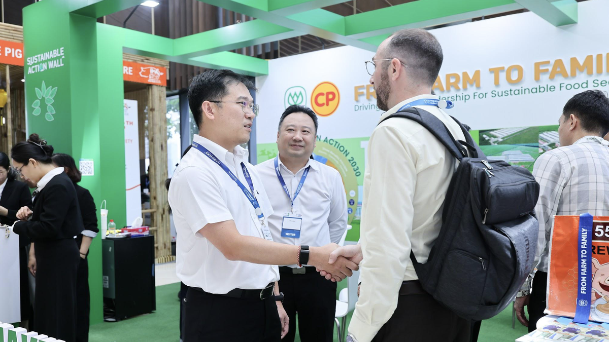 C.P. Việt Nam nêu giải pháp phòng bệnh trong chăn nuôi tại IPVS 2026
