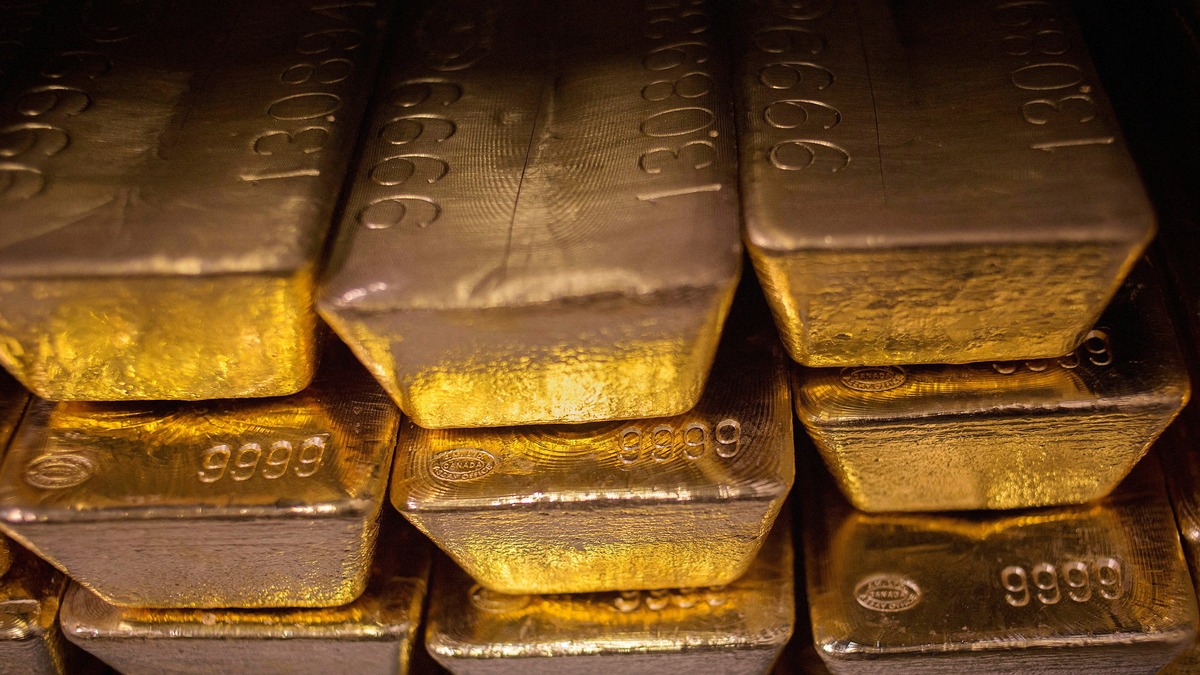 Global gold price loses $4,100 mark