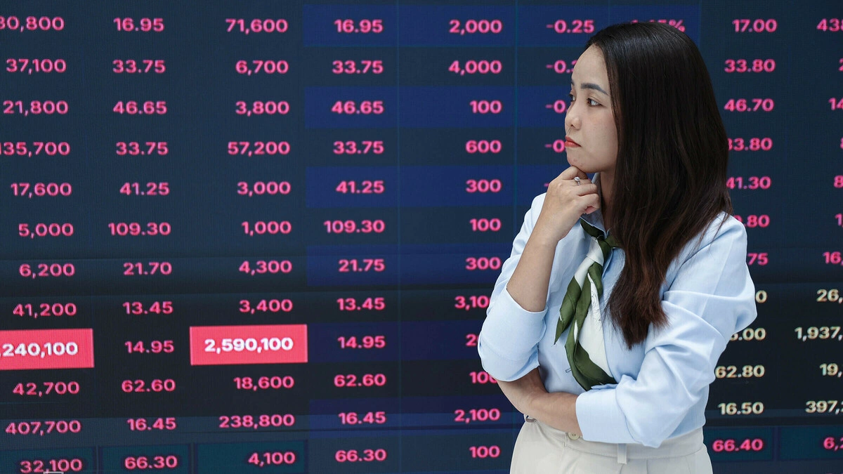 Chứng khoán giảm gần 15 điểm