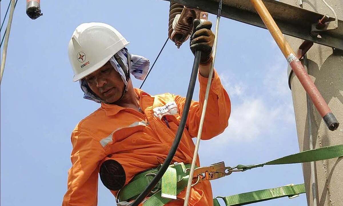 Tăng kéo điện từ miền Trung - Nam ra Bắc
