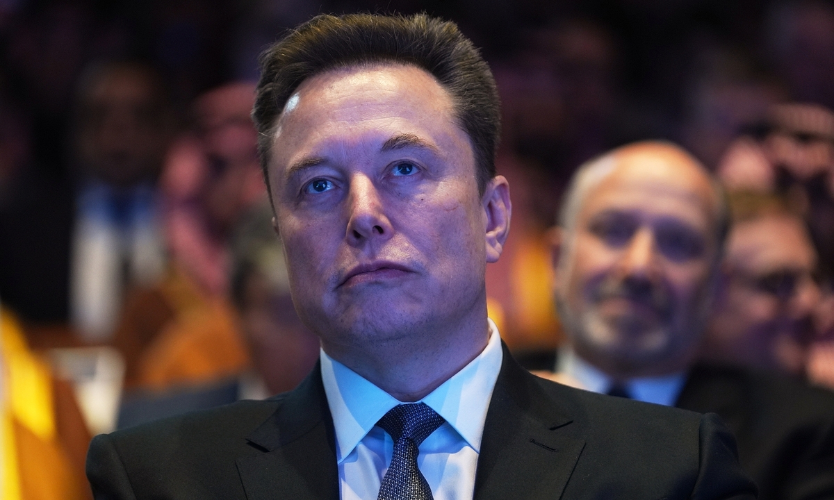 Tài sản của Elon Musk chỉ còn hơn 900 tỷ USD