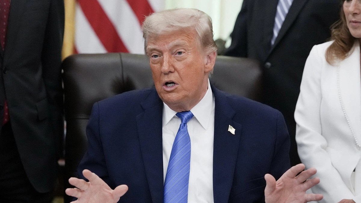 Ông Trump dọa áp thuế nhập khẩu 100% với nhiều nước