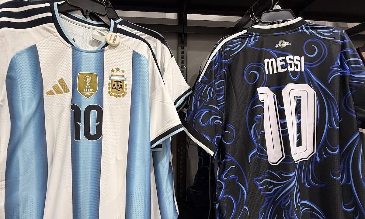 Adidas bỏ xa các đối thủ trong cuộc đua bán áo đấu World Cup 2026