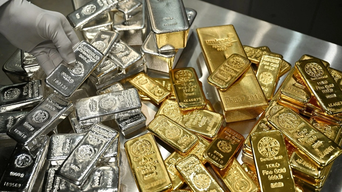 Giá vàng thế giới lên gần 4.100 USD