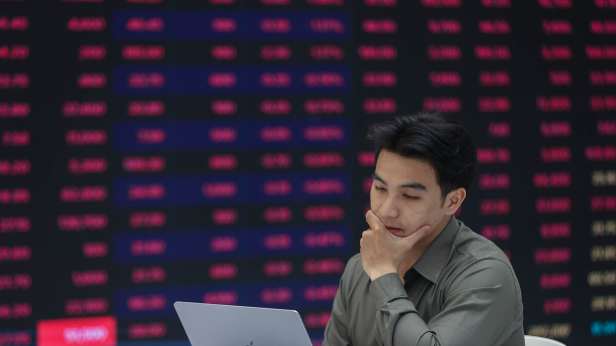 VN-Index lao dốc đầu tuần