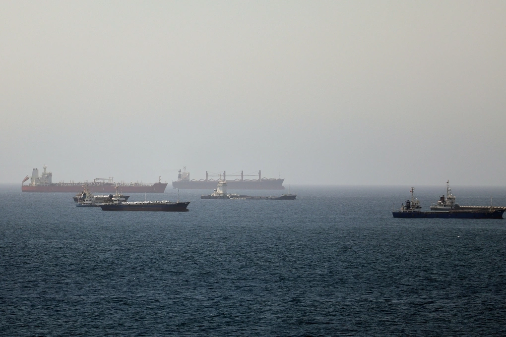 Tankers, cargo ships move in Gulf of Oman June 16. Photo: AP