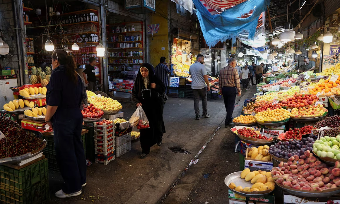 Lạm phát Iran lên gần 90%