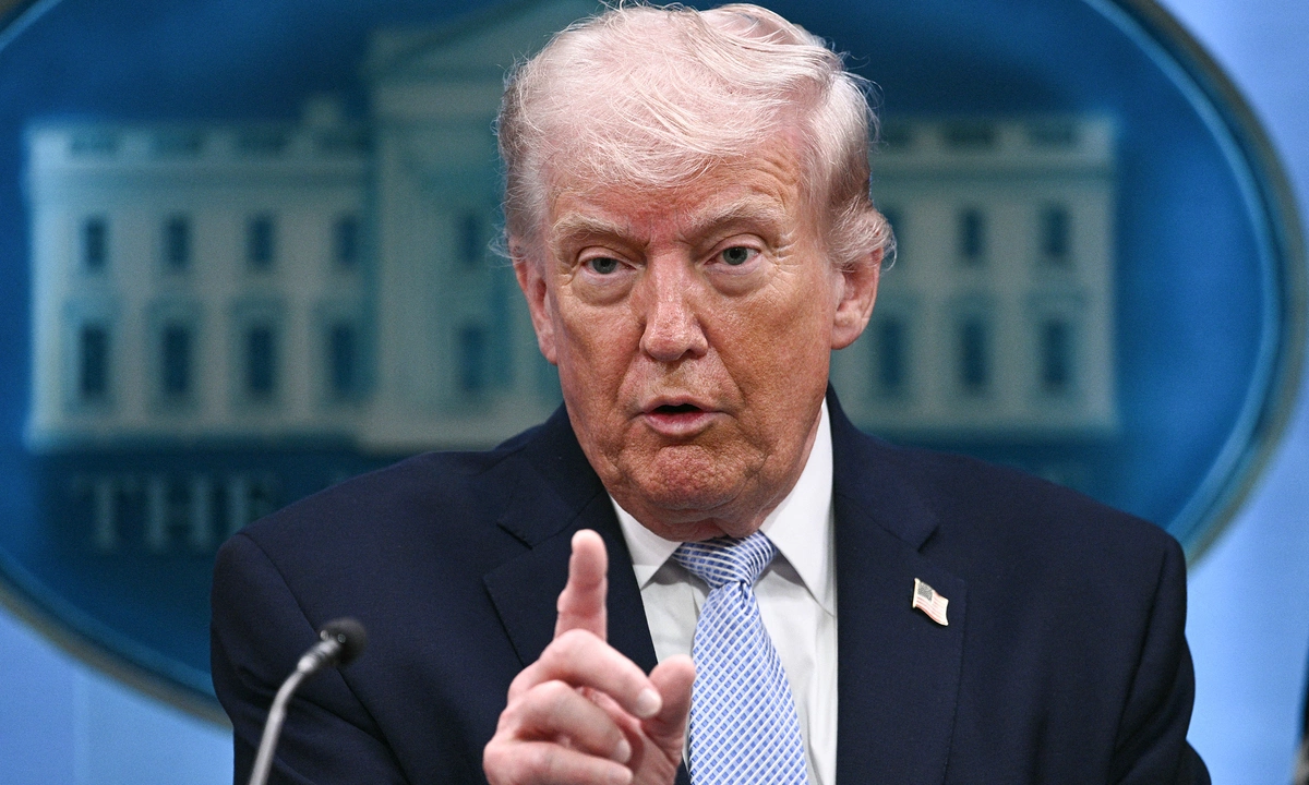 Ông Trump giục giảm ngay giá xăng