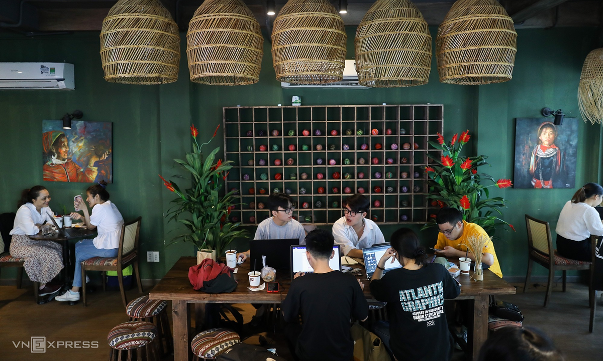 Các nước thu tiền bản quyền âm nhạc từ quán cà phê, nhà hàng khác Việt Nam ra sao?