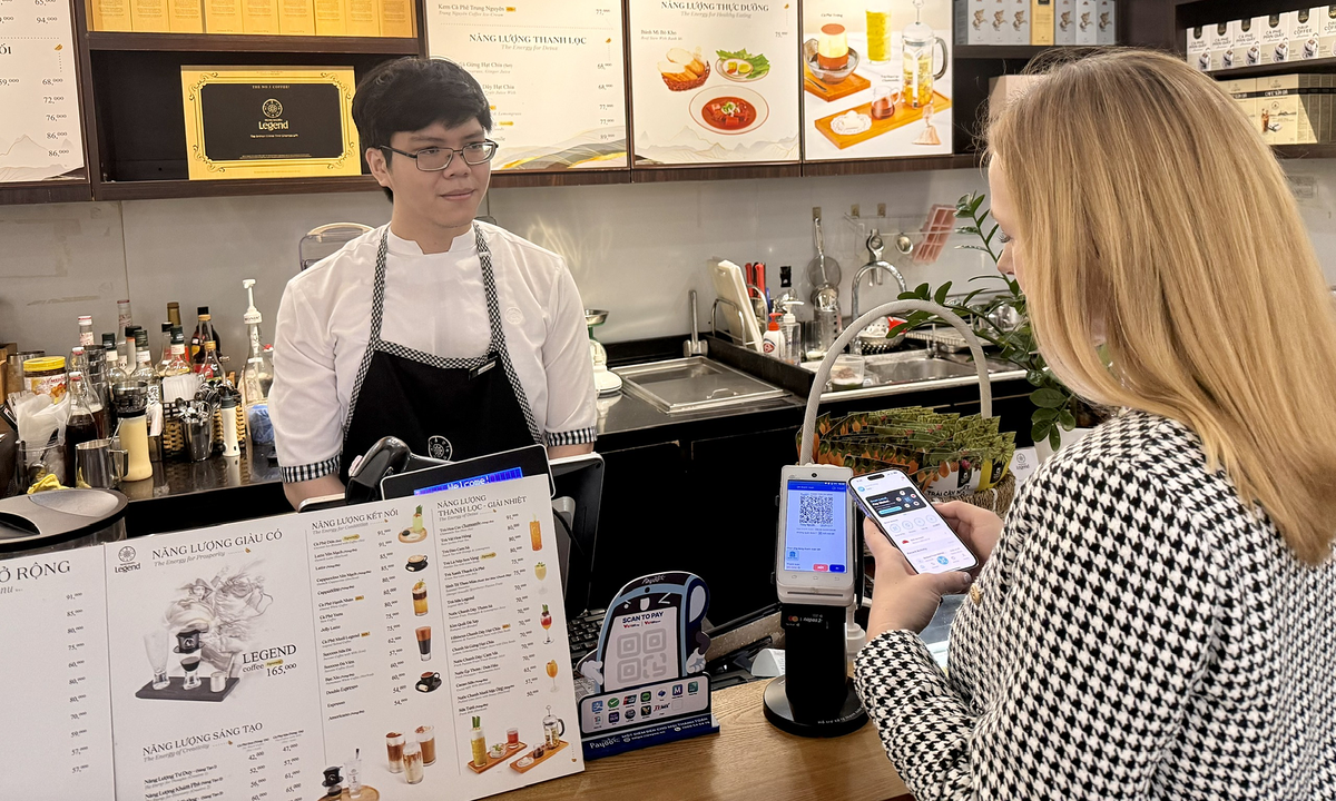 Sắp có thể thanh toán QR bằng tài khoản Việt Nam tại Singapore