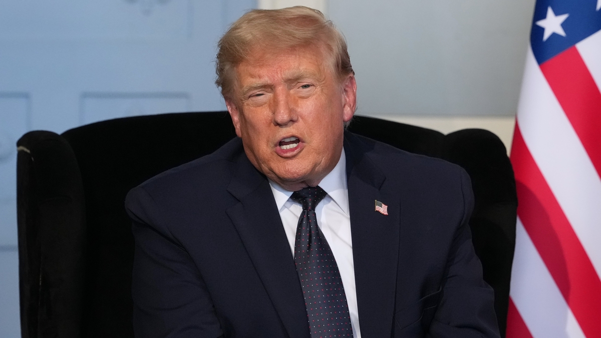 Ông Trump đã mua cổ phiếu Apple, Nvidia trước khi hoãn áp thuế đối ứng