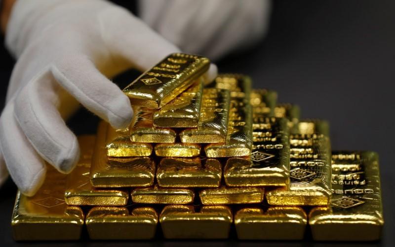 Giá vàng thế giới vượt 4.100 USD