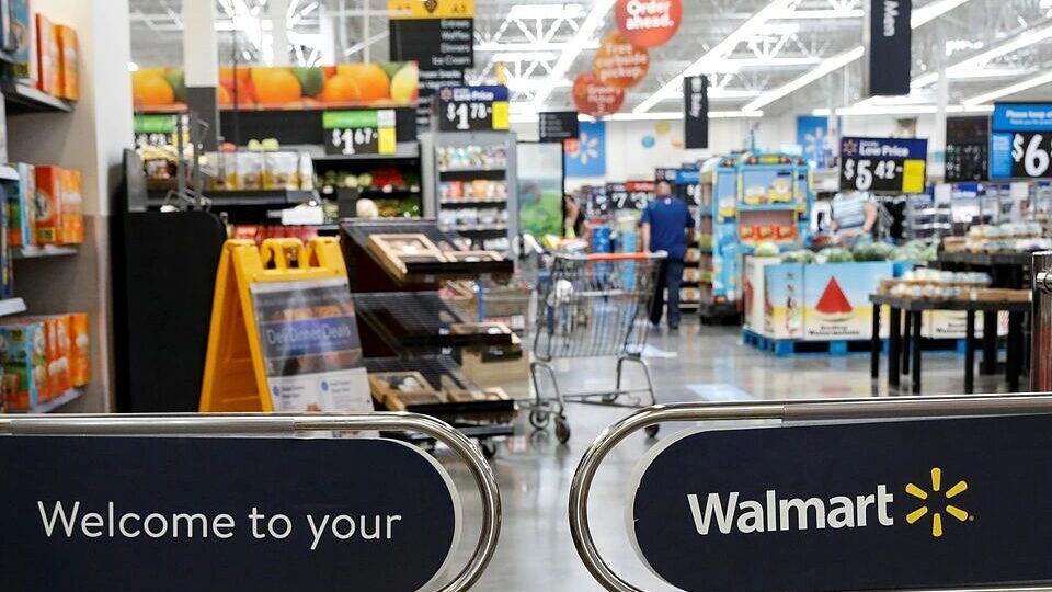 Walmart tổ chức tour tham quan siêu thị cho fan World Cup