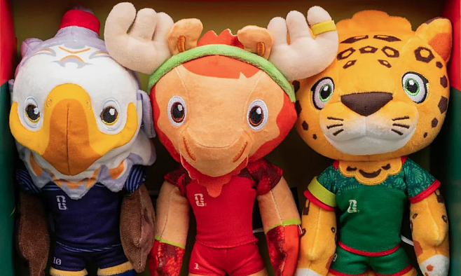 Công ty của tỷ phú Warren Buffett sản xuất độc quyền gấu bông World Cup 2026