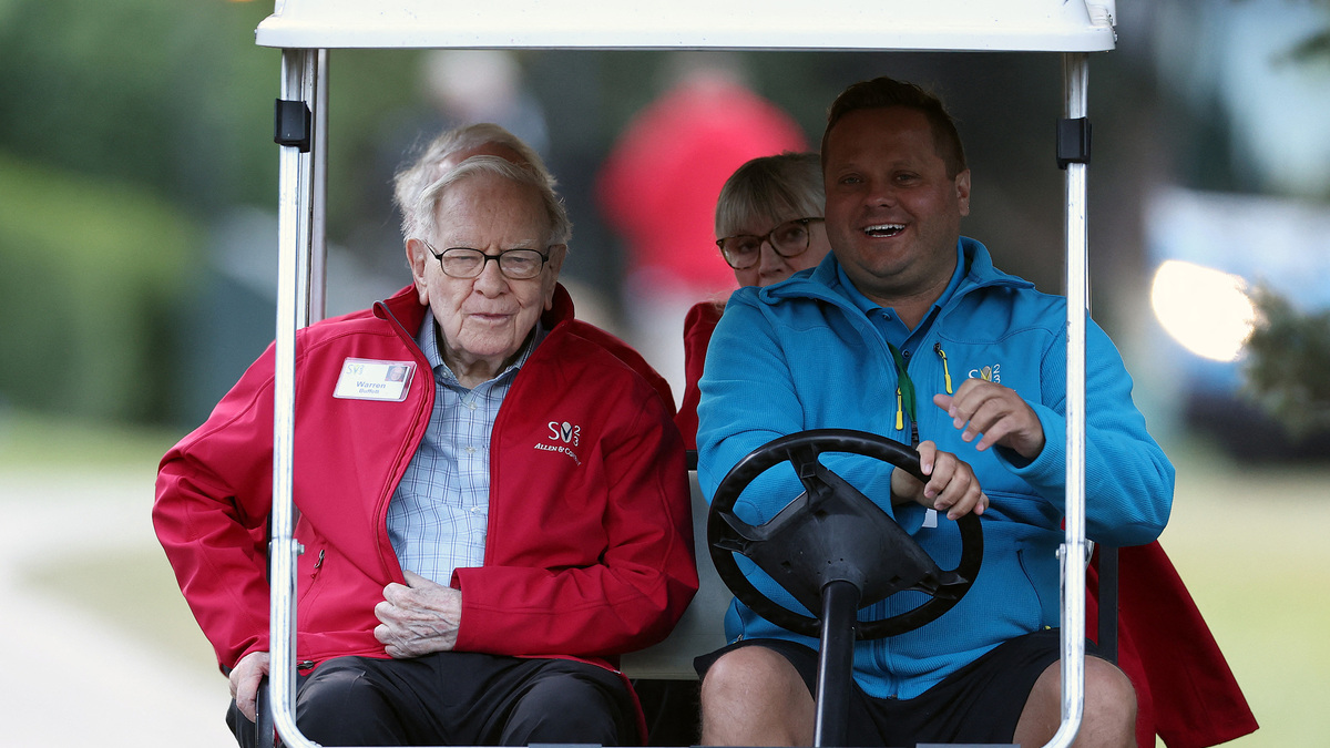 Warren Buffett: 'Tôi là một trong 10 người may mắn nhất thế giới'
