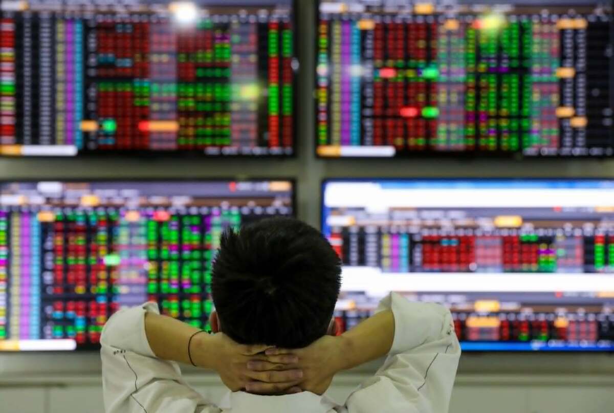 VN-Index thủng mốc 1.700 điểm