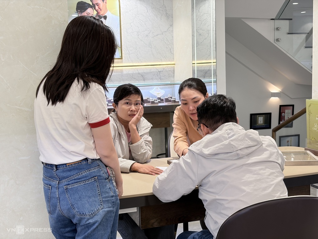 PNJ giãn tiến độ thanh toán với khách bán vàng, bạc