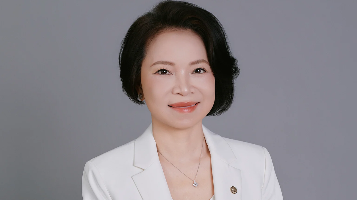 Vợ ông Phạm Nhật Vượng mua thêm gần 5% vốn LPBank