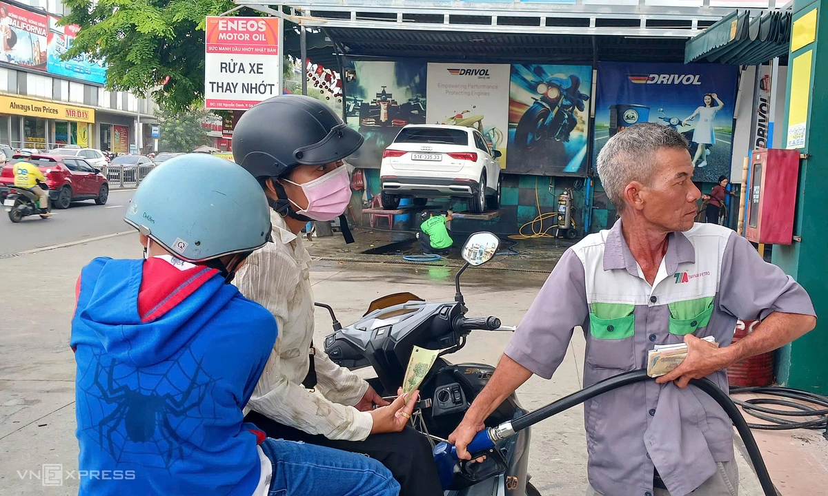 Doanh nghiệp bán lẻ xăng dầu kêu khó nhập hàng
