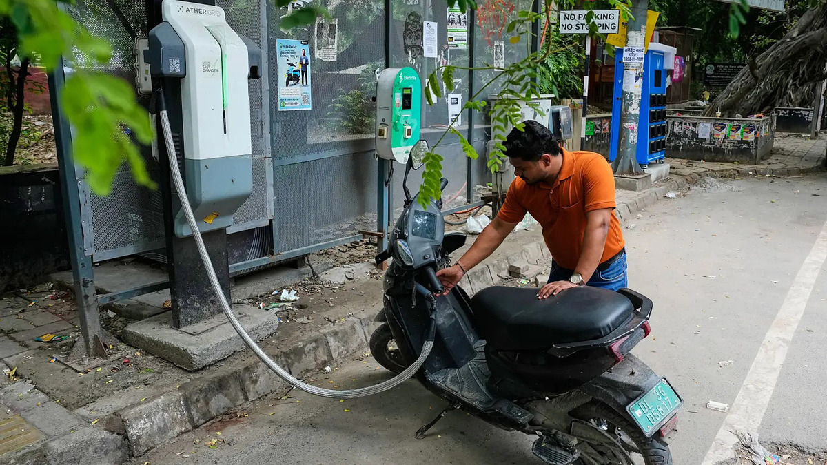 Tham vọng phủ xe điện để giảm ô nhiễm ở thủ đô Ấn Độ