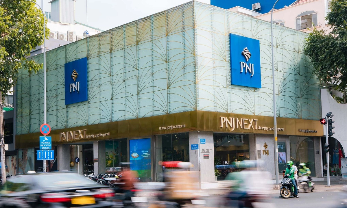 PNJ lỗ kỷ lục vì dự phòng mua lại kim cương, vàng