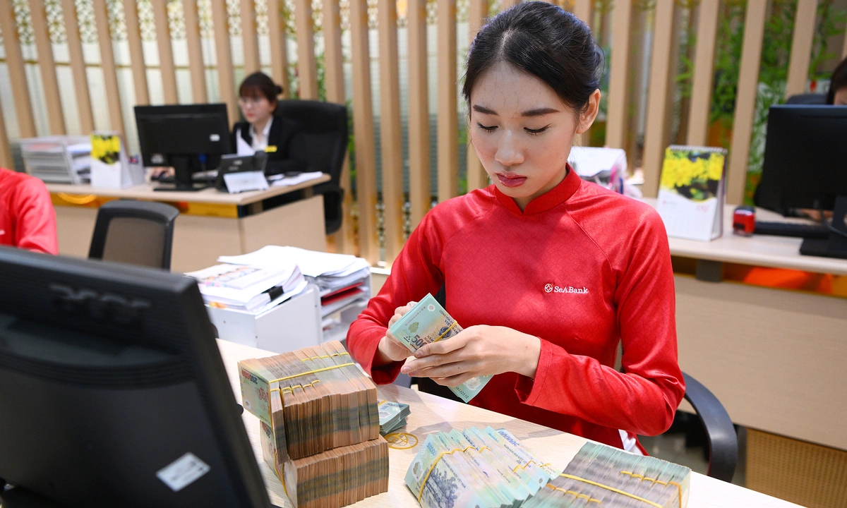 Lãi suất vay neo cao