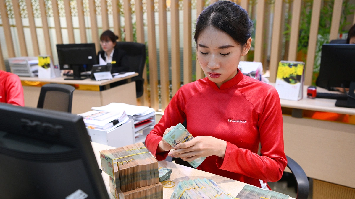 Lãi suất vay neo cao