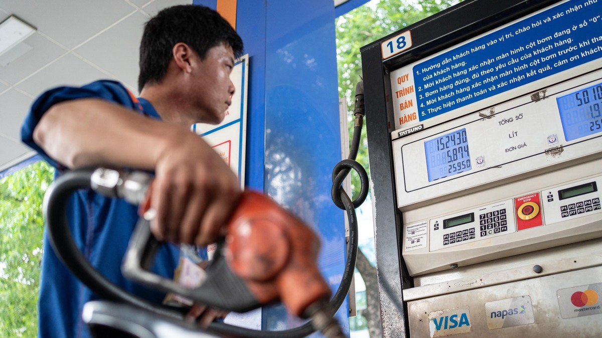 Giá xăng tiếp tục tăng