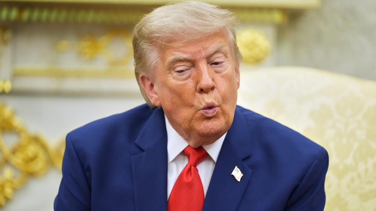 Capital One nói đóng 300 tài khoản của Tập đoàn Trump do lo ngại rửa tiền
