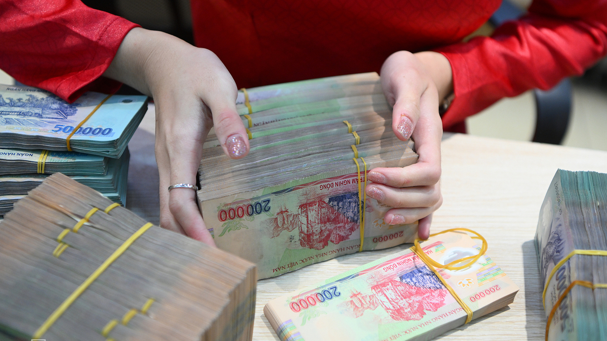 Lãi suất cao, có nên vay tiền lúc này?