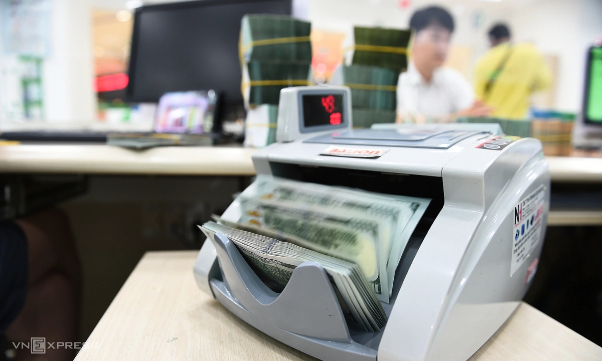 FiinRatings: 15/15 ngân hàng mất thanh khoản có dấu hiệu mất cân đối tài sản, tín dụng, tiền gửi