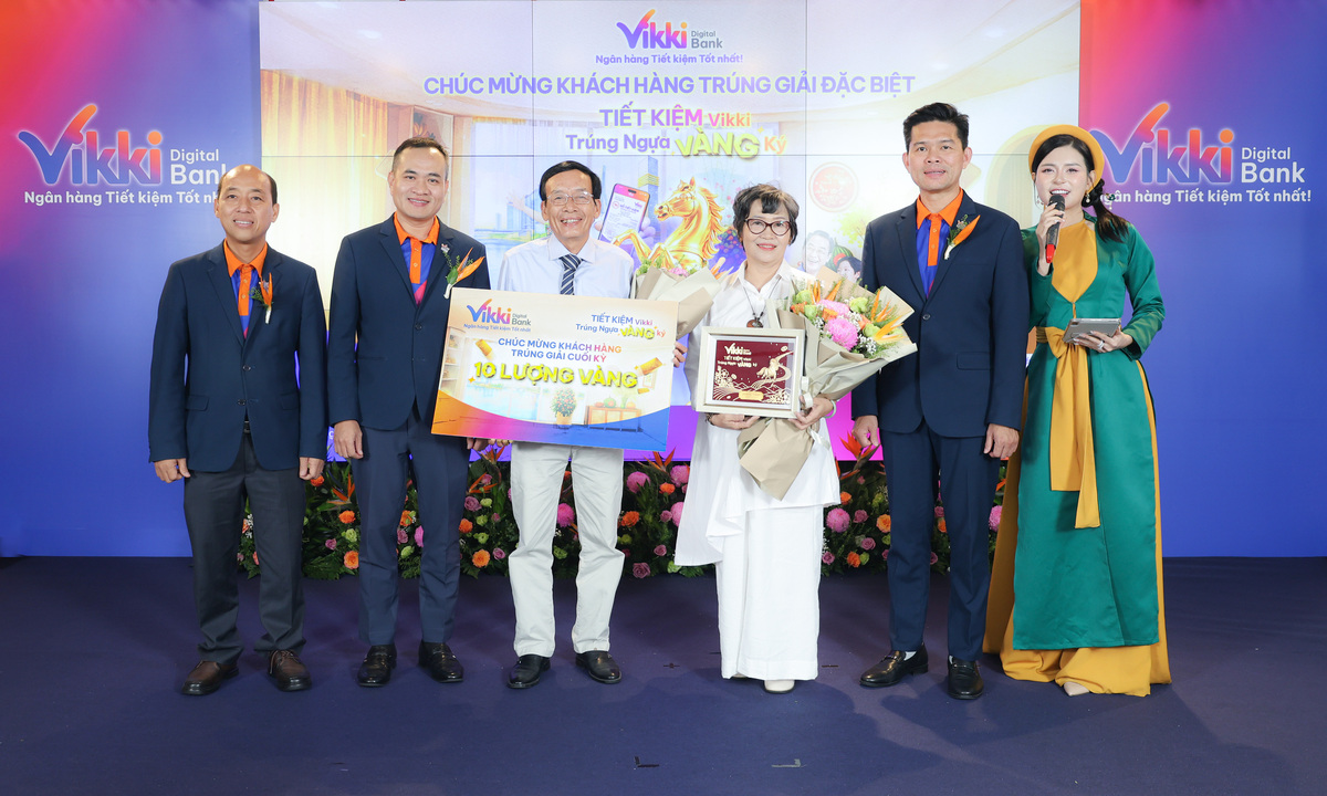 Vikki tổ chức lễ trao thưởng cho khách gửi tiết kiệm